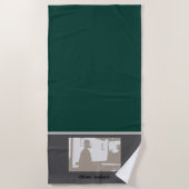 Man in Yoga pose ビーチタオル (正面)