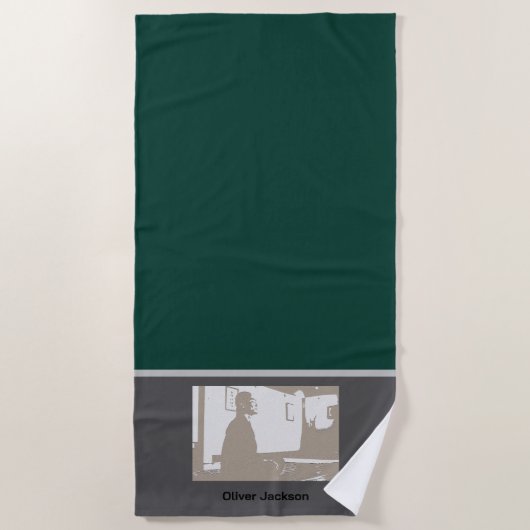 Man in Yoga pose ビーチタオル (正面)