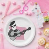 Man Wearing Beret Playing Acoustic Guitar ペーパープレート (パーティー)