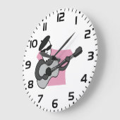 Man Wearing Beret Playing Acoustic Guitar ラージ壁時計 (傾斜)