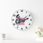 Man Wearing Beret Playing Acoustic Guitar ラージ壁時計 (ホーム)