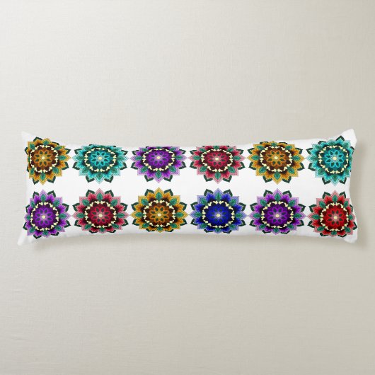 Mandala in various colours ボディピロー (正面)