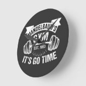 Mandelbaum's Gym It's Go Time ラウンド壁時計 (傾斜)