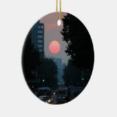 Manhattanhenge: ピンクがかったオレンジ太陽の配置 セラミックオーナメント (右)