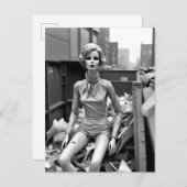 Mannequin 風変わり in Dumpster ポストカード (正面/裏面)