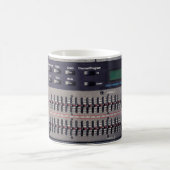 Many Buttons Sound Mixer Studio コーヒーマグカップ (中央)