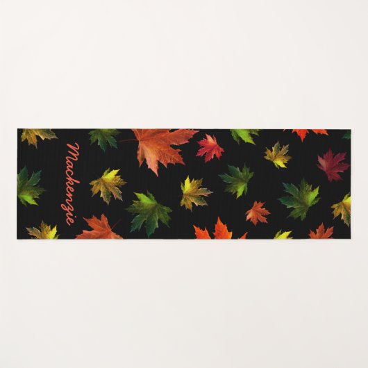 Maple 素朴葉Pattern with Name on BLACK ヨガマット (正面(横))