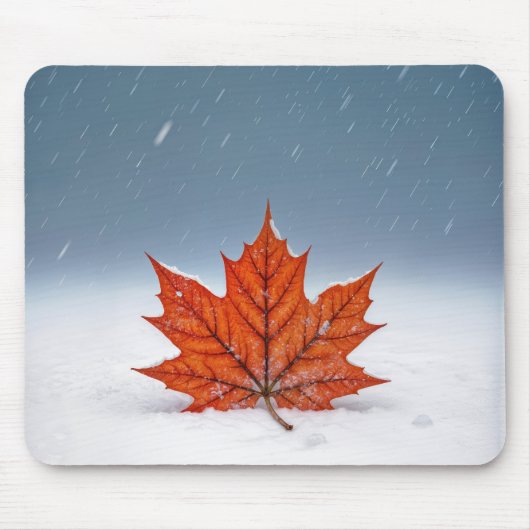 Maple Leaf On Fresh Snow マウスパッド (正面)