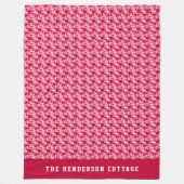 Maple Leaves on a Pink Background フリースブランケット (正面)