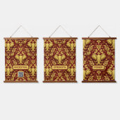 Mara Trumpeting Glory: Crimson & Gold Regal Elepha 吊り下げ型タペストリー (トリプル)