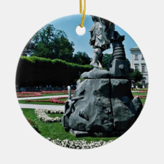 Marabellの庭、ザルツブルク、オーストリアの花 セラミックオーナメント