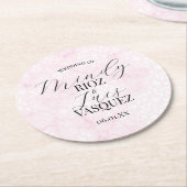 Marble Abstract Pink Wedding Script Black ラウンドペーパーコースター (アングル)