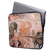 Marble Forms – Pink & Beige Soft Marble ラップトップスリーブ (正面左)
