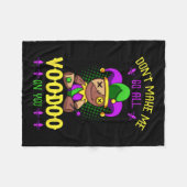 Mardi Grasのコストでブードゥーを全部行かせてはいけない フリースブランケット (正面(横))