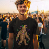 "Mardi Gras Bigfoot – Festive Sasquatch  Tシャツ