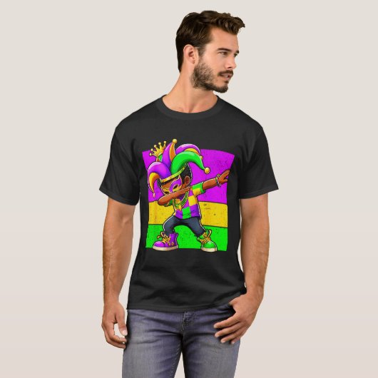 Mardi Gras Funny Dabbing Black Boy Jester Hat Kid  Tシャツ (正面フル)