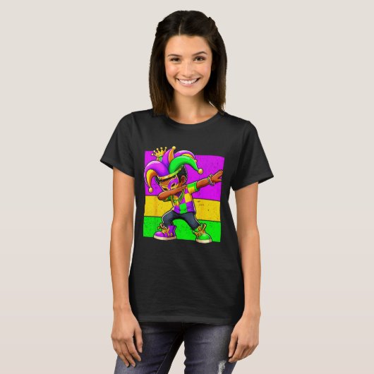 Mardi Gras Funny Dabbing Black Boy Jester Hat Kid Tシャツ (正面フル)