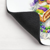 Mardi Gras Gnome Eating King Cake マウスパッド (コーナー)