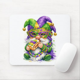 Mardi Gras Gnome Eating King Cake マウスパッド