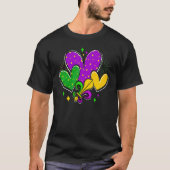 Mardi Gras Hearts Love Mardi Gras Fleur De Lys Fes Tシャツ (正面)