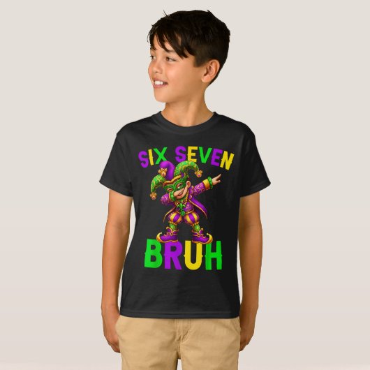 Mardi Gras Six Seven Bruh Dab Jester 6 7 Meme Fat Tシャツ (正面フル)