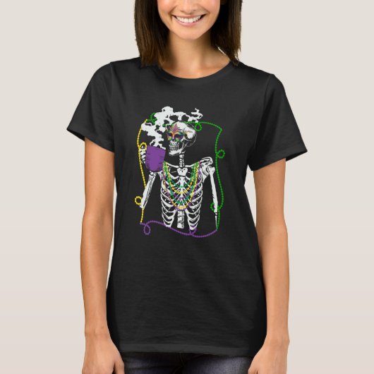 Mardi Gras Skeleton Drinking Coffee Mask Beads Fat Tシャツ (正面)