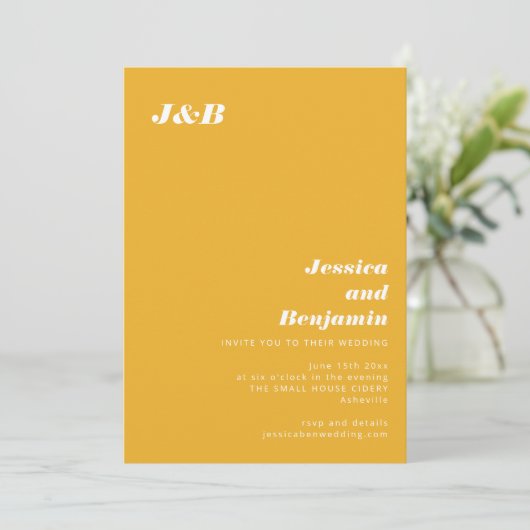 Marigold Yellow Bold Monogram Modern Wedding 招待状 (スタンド正面)