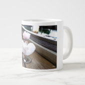 Marilyn Monroe pose in Witte rok ジャンボコーヒーマグカップ (正面右)