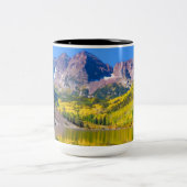 Maroon Bells in Aspen Colorado ツートーンマグカップ (中央)