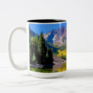 Maroon Bells in Aspen Colorado ツートーンマグカップ