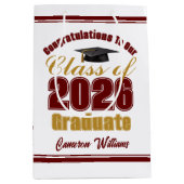 Maroon Gold Class of 2026 Graduation Party ミディアムペーパーバッグ (正面)