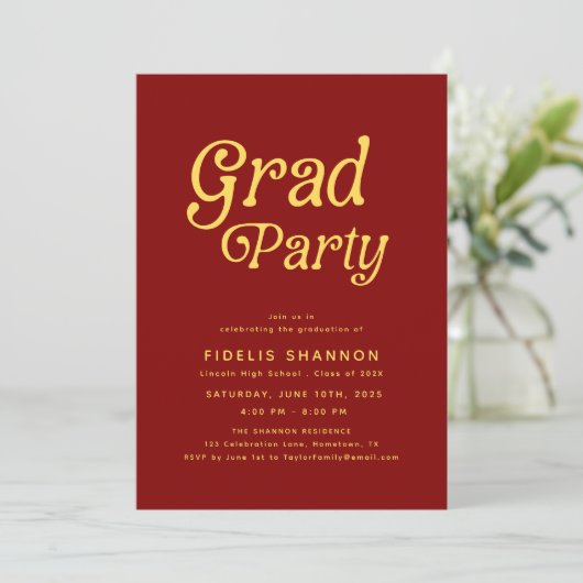 Maroon Grad Party Retro Graduation Invitation 招待状 (スタンド正面)