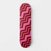 Maroon Red Pink Chevron Zigzag Design  スケートボード (正面)