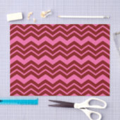 Maroon Red Pink Chevron Zigzag Design  薄葉紙 (クラフト)