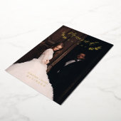 Married & Bright Christmas Newlyweds Personalized 箔シーズンカード (回転した状態)