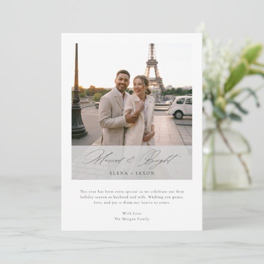 Married & Bright Elegant Script Newlywed Photo シーズンカード (スタンド正面)