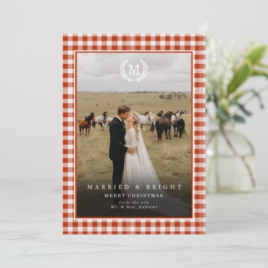 "Married & Bright" Gingham Monogram Crest 2 Photo サンキューカード (スタンド正面)