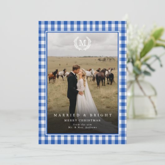 "Married & Bright" Gingham Monogram Crest 2 Photo サンキューカード (スタンド正面)