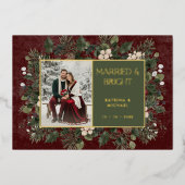 Married & Bright Winter Berries & Pine Wine Photo 箔シーズンカード (正面)