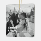 Married & Merry | 洗練されたモノクロ写真ギフト セラミックオーナメント (左)