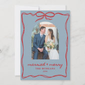 Married & Merry Blue Red Christmas Bow Wedding シーズンカード (正面)