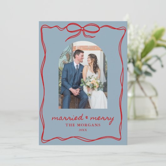 Married & Merry Blue Red Christmas Bow Wedding シーズンカード (スタンド正面)