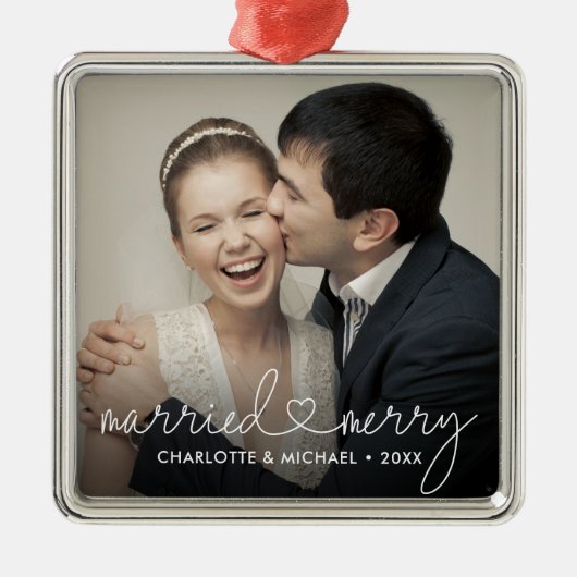 Married & Merry Heart Script Modern Custom Wedding メタルオーナメント (正面)