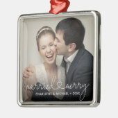 Married & Merry Heart Script Modern Custom Wedding メタルオーナメント (左)