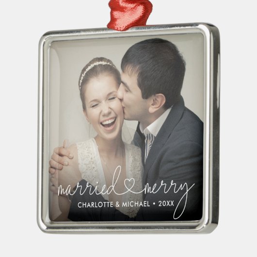 Married & Merry Heart Script Modern Custom Wedding メタルオーナメント (左)