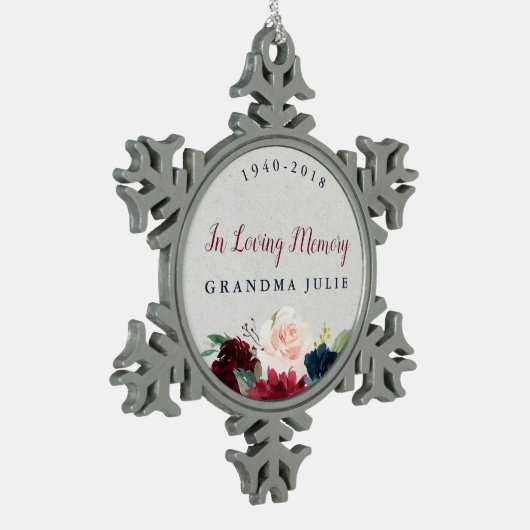 Marsala及び海軍花のパーソナライズな記念物 スノーフレークピューターオーナメント (左)