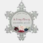 Marsala及び海軍花のパーソナライズな記念物 スノーフレークピューターオーナメント (正面)