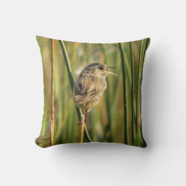 Marsh Wren Throw Pillow クッション