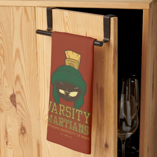 MARVIN THE MARTIAN™ Varsity Collegiate Graphic キッチンタオル (三つ折り)