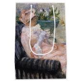 Mary Cassatt - The Cup of Tea ミディアムペーパーバッグ (裏面)